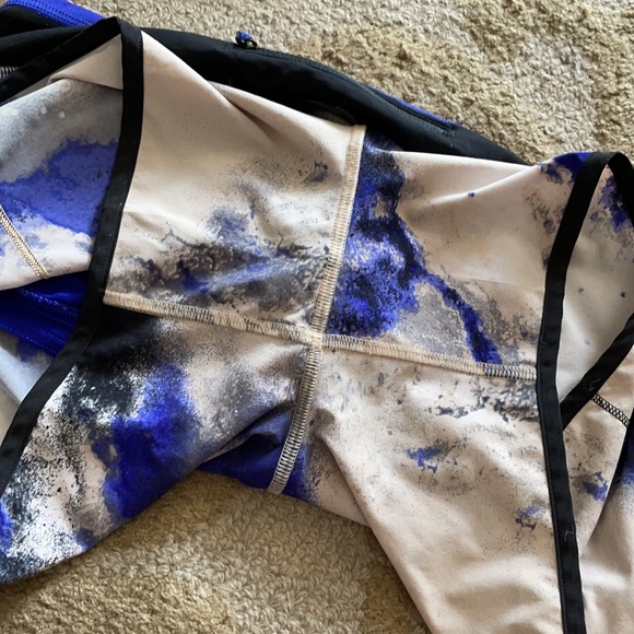 Lululemon Speed up, mid rise 4” shorts - Picture 4 of 4